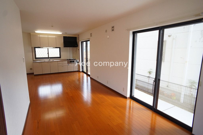 【居間・リビング】 | 八尾市緑ヶ丘5丁目 | 【LDK：16帖】