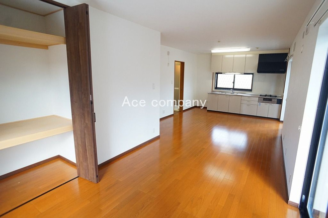 【居間・リビング】 | 八尾市緑ヶ丘5丁目 | 【LDK：16帖】