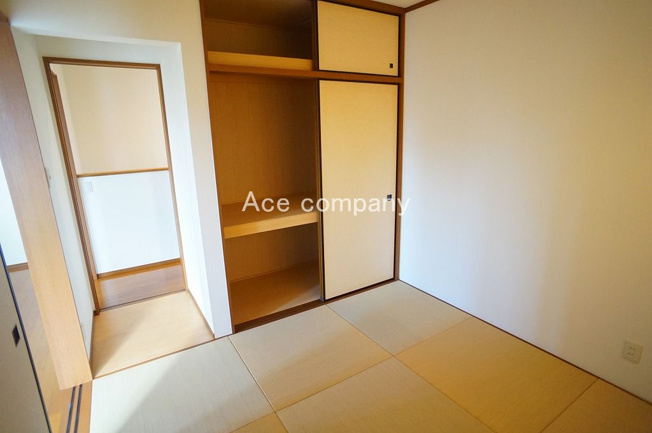 【内装】 | 八尾市緑ヶ丘5丁目 | 【2階：和室5帖】押入れ完備です♪