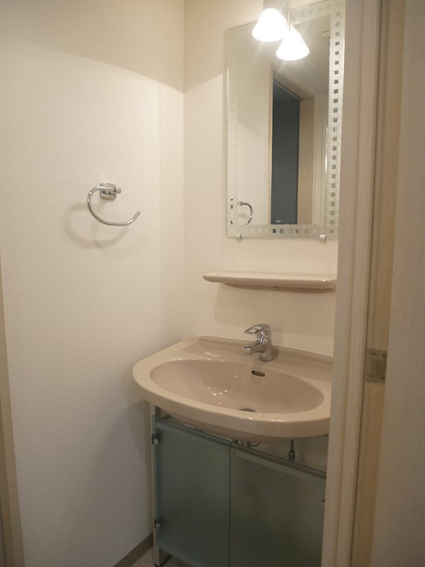 グランド・ガーラ横濱万世町の洗面所|物干しスペース付きのバルコニー♪