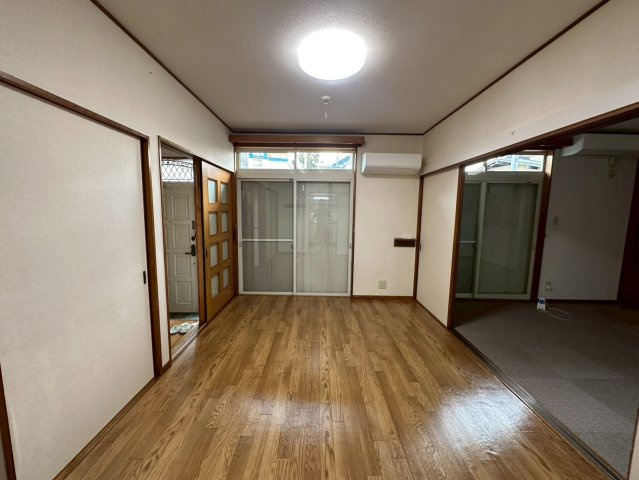 光映ハイツの洋室