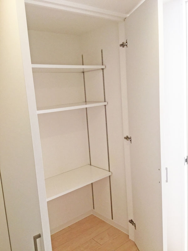 大阪市西区九条南２丁目の賃貸マンションの収納