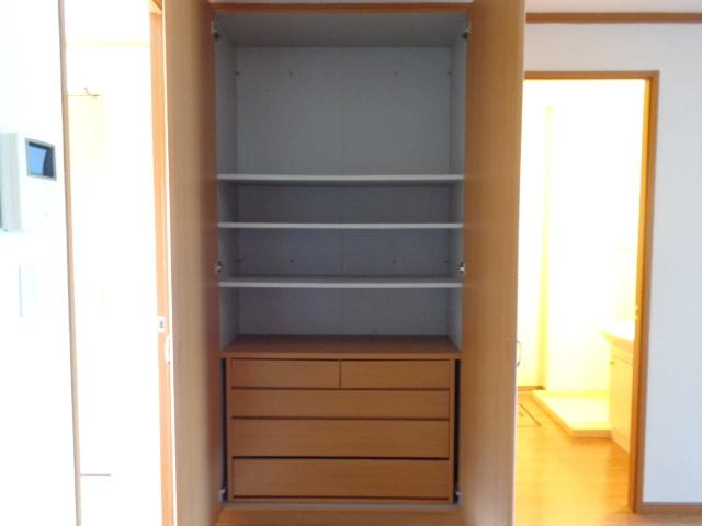 ヴァレーレの収納|リビング収納