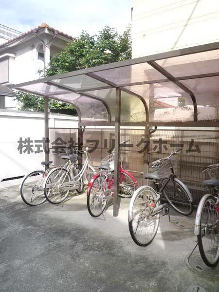 武蔵野市吉祥寺東町１丁目の賃貸マンションの駐車場