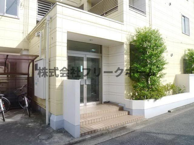 武蔵野市吉祥寺東町１丁目の賃貸マンションのエントランス