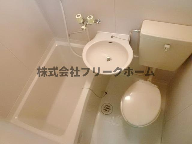 武蔵野市吉祥寺東町１丁目の賃貸マンションの浴室