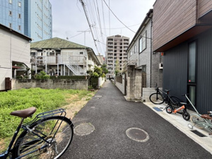 【前面道路含む現地写真】