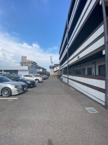リベルテ京町の駐車場