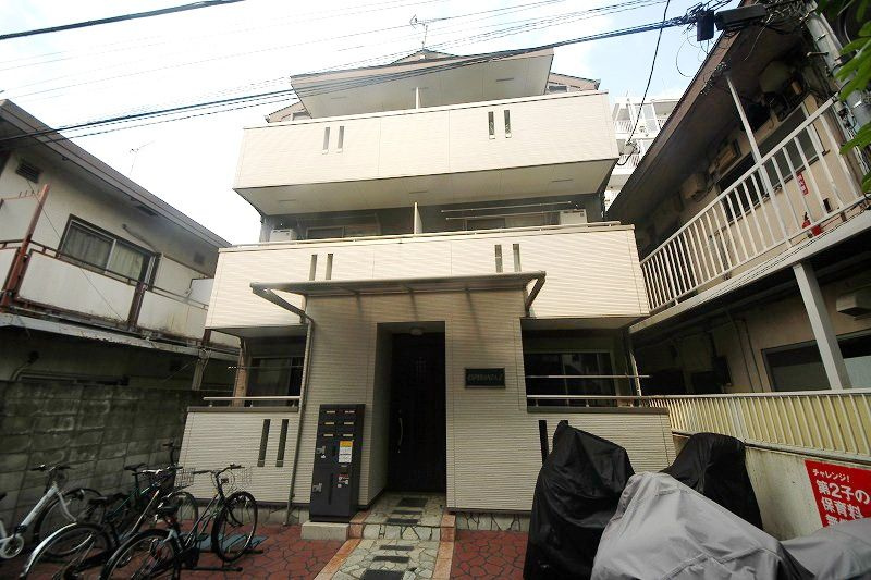 豊島区池袋３丁目のアパートのエントランス