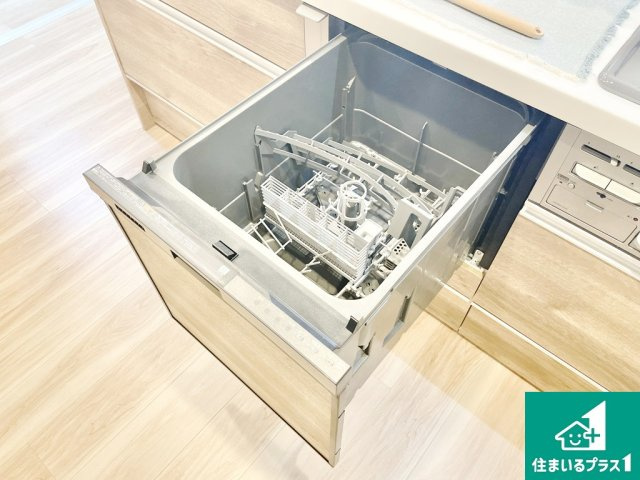 エクセランス堺東の内装|主婦の味方！食洗器付き！食べ終わった後、シンクに溜まった食器を見て溜息をつく必要はありません。セットしてボタンを押すだけで、家族団らんや趣味の時間へ直行できます！【現地写真】
