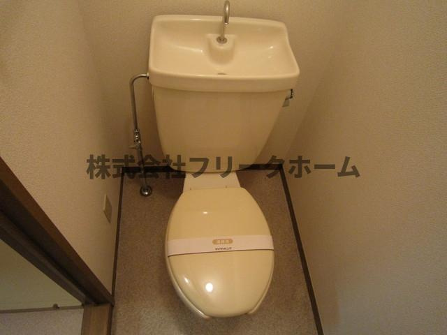 武蔵野市境南町４丁目のアパートのトイレ