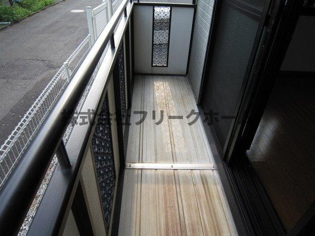 武蔵野市境南町４丁目のアパートのバルコニー