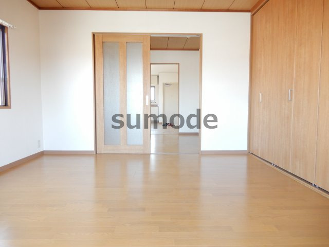 オランジェ栄町の洋室