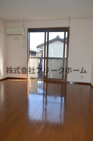 三鷹市牟礼３丁目のアパートの居間・リビング