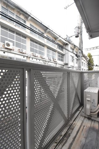 カネマスロイヤルコートのバルコニー