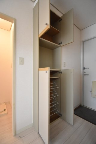 カネマスロイヤルコートの玄関