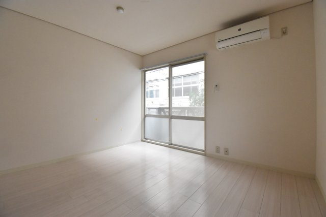 カネマスロイヤルコートの居間・リビング