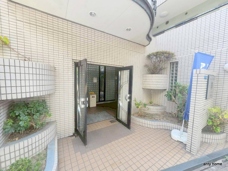 メゾン・ド・セジュール　仲介手数料無料のエントランス