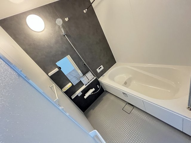 【浴室】 | 福岡市東区舞松原3丁目1期　3号棟（全3棟）【仲介手数料無料・0円】 | 現地写真。浴室です。