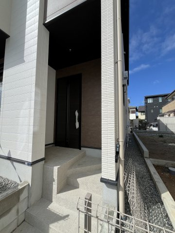 【玄関】 | 福岡市東区舞松原3丁目1期　3号棟（全3棟）【仲介手数料無料・0円】 | 現地写真。