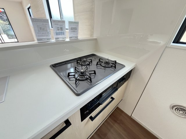 【キッチン】 | 福岡市東区舞松原3丁目1期　3号棟（全3棟）【仲介手数料無料・0円】 | 現地写真。