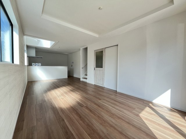 【居間・リビング】 | 福岡市東区舞松原3丁目1期　3号棟（全3棟）【仲介手数料無料・0円】 | 現地写真。リビングです。