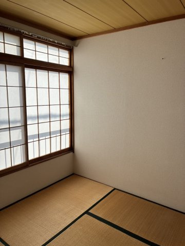コーポサンライズの和室|明るい和室です