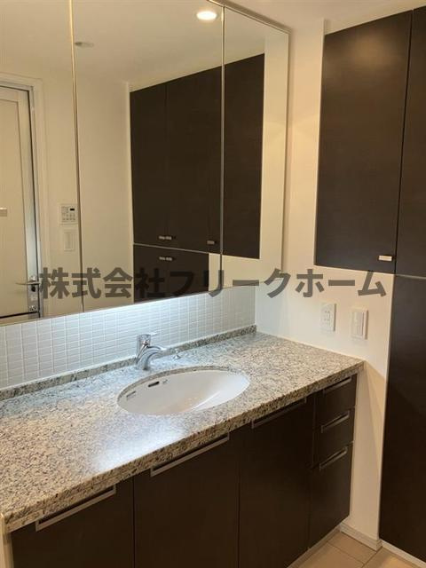 パークハウス吉祥寺北町グローヴⅣの独立洗面台