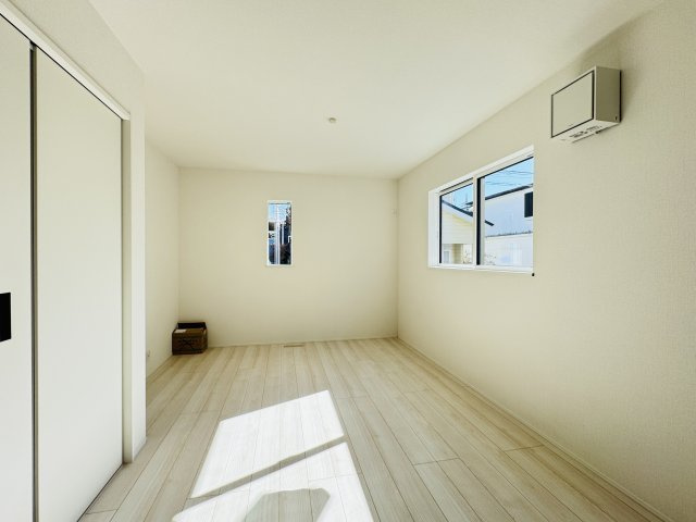 市川市宮久保６丁目新築戸建【宮久保小学校：8分】の居間・リビング|16.7帖リビングダイニングキッチン