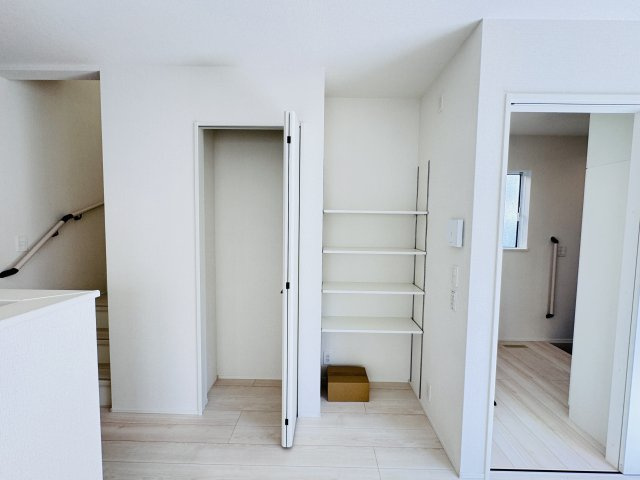 市川市宮久保６丁目新築戸建【宮久保小学校：8分】の収納|リビング収納スペース