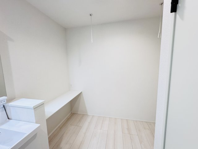 市川市宮久保６丁目新築戸建【宮久保小学校：8分】の脱衣所|脱衣所・吊り下げ物干しつき