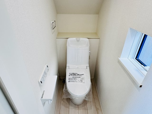 市川市宮久保６丁目新築戸建【宮久保小学校：8分】のトイレ|温水洗浄暖房便座つきトイレ