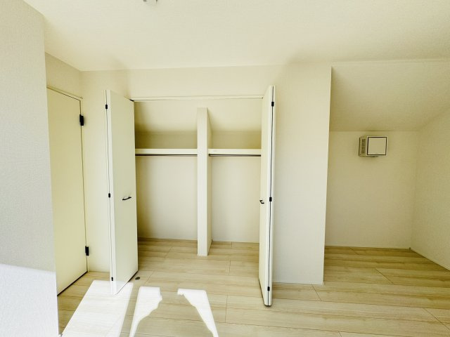 市川市宮久保６丁目新築戸建【宮久保小学校：8分】の収納|8帖寝室収納
