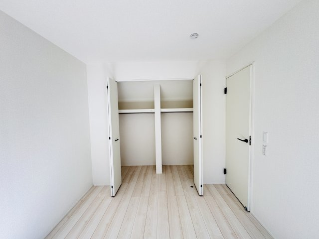 市川市宮久保６丁目新築戸建【宮久保小学校：8分】の収納|6.7帖洋室収納