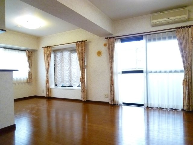 エヴァ諏訪野のバルコニー|陽当たり良好なバルコニーです♪