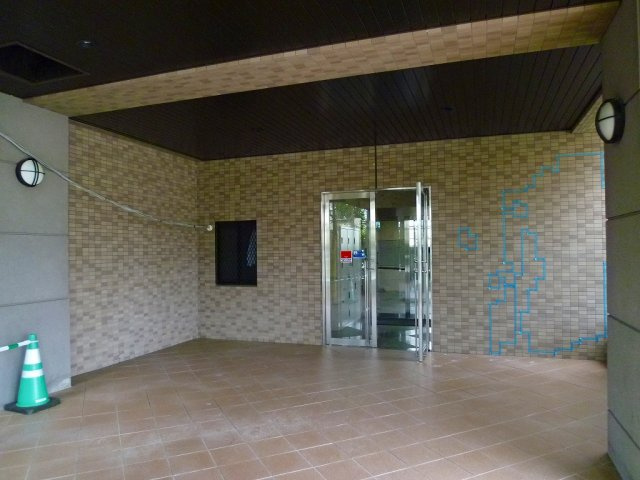 エヴァ諏訪野のエントランス|オートロック付きのエントランス