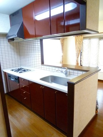 エヴァ諏訪野のキッチン|3口コンロ・グリル付のシステムキッチンです♪