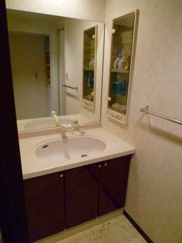 エヴァ諏訪野の洗面所|明るい洗面所です★