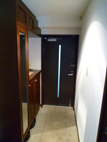 エヴァ諏訪野の玄関|シューズボックス付きの玄関です★