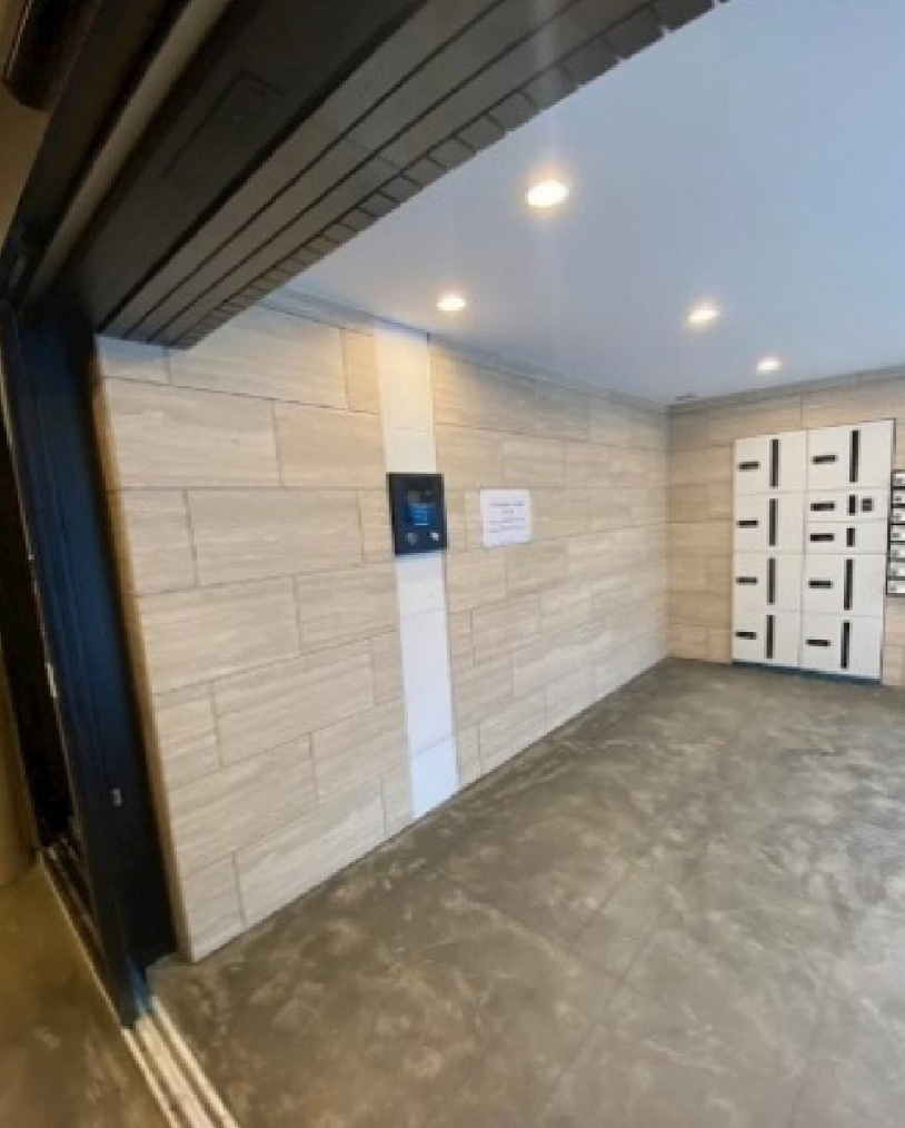 新宿区富久町の賃貸マンションのエントランス