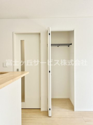【収納】 | 沼津市大塚 15期 新築一戸建て 2号棟 | キッチン横の収納です