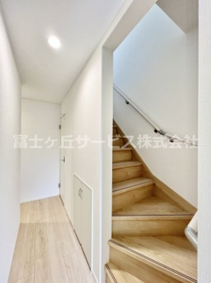 【その他】 | 沼津市大塚 15期 新築一戸建て 2号棟 | 階段です