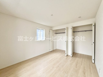 【寝室】 | 沼津市大塚 15期 新築一戸建て 2号棟 | 7.5帖の寝室です