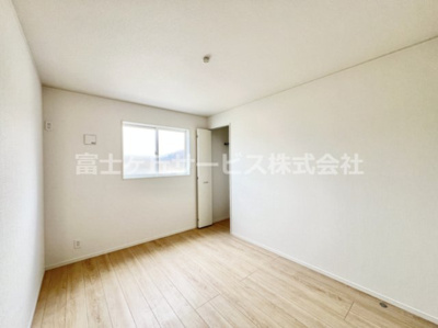 【洋室】 | 沼津市大塚 15期 新築一戸建て 2号棟 | 6帖の洋室です
