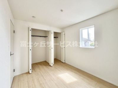 【洋室】 | 沼津市大塚 15期 新築一戸建て 2号棟 | 5.2帖の洋室です