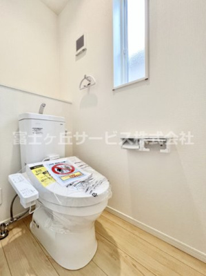 【トイレ】 | 沼津市大塚 15期 新築一戸建て 2号棟 | 2Fのトイレです