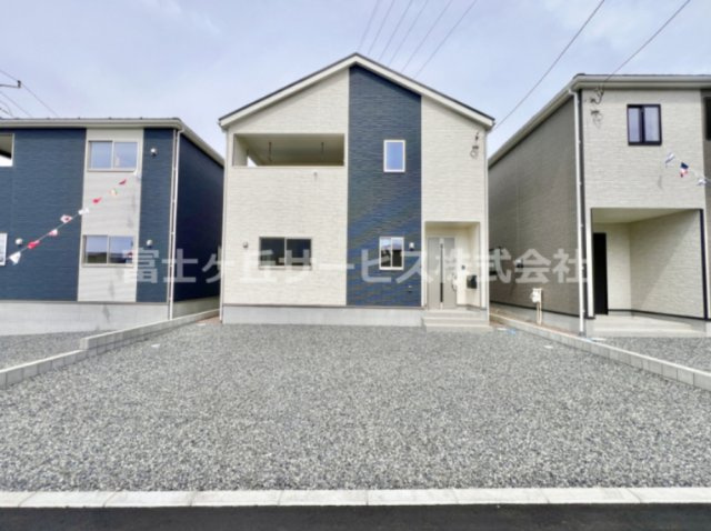 【駐車場】 | 沼津市大塚 15期 新築一戸建て 2号棟 | 車をお持ちの方に嬉しい駐車場付きの物件です