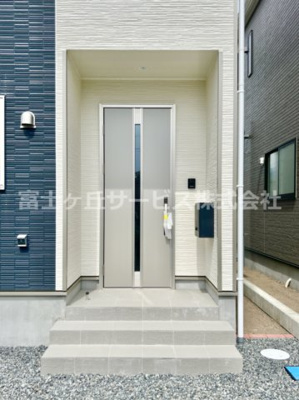 【エントランス】 | 沼津市大塚 15期 新築一戸建て 2号棟 | エントランスです