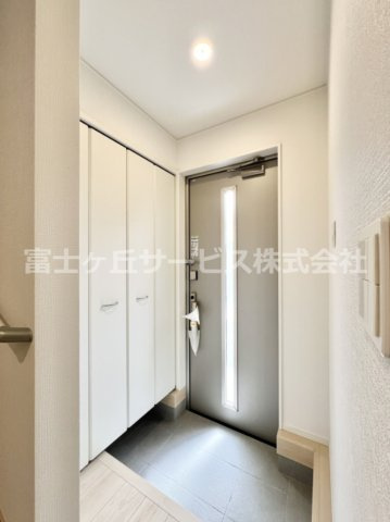【玄関】 | 沼津市大塚 15期 新築一戸建て 2号棟 | ゆったりとした玄関です