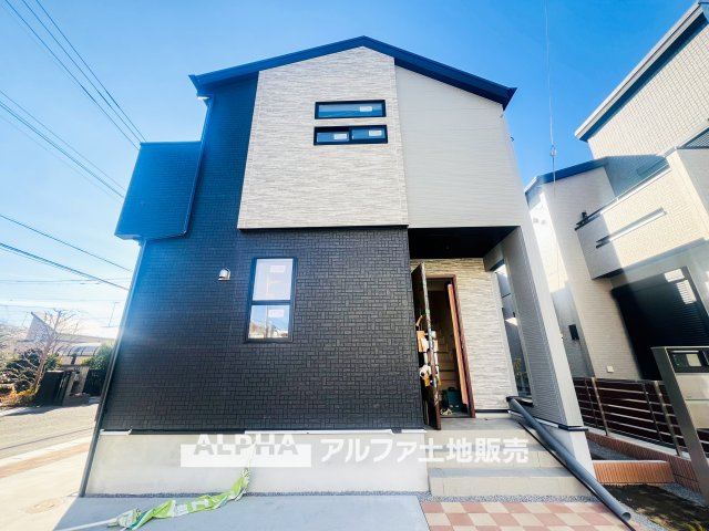 羽村市緑ヶ丘4丁目　全7棟の外観|【A warm space】◆心がほどける場所◆
ゆとりある空間が、日常に静かな余白をつくる住まい。人を迎えることが自然になり、暮らしのリズムも穏やかに整っていく。